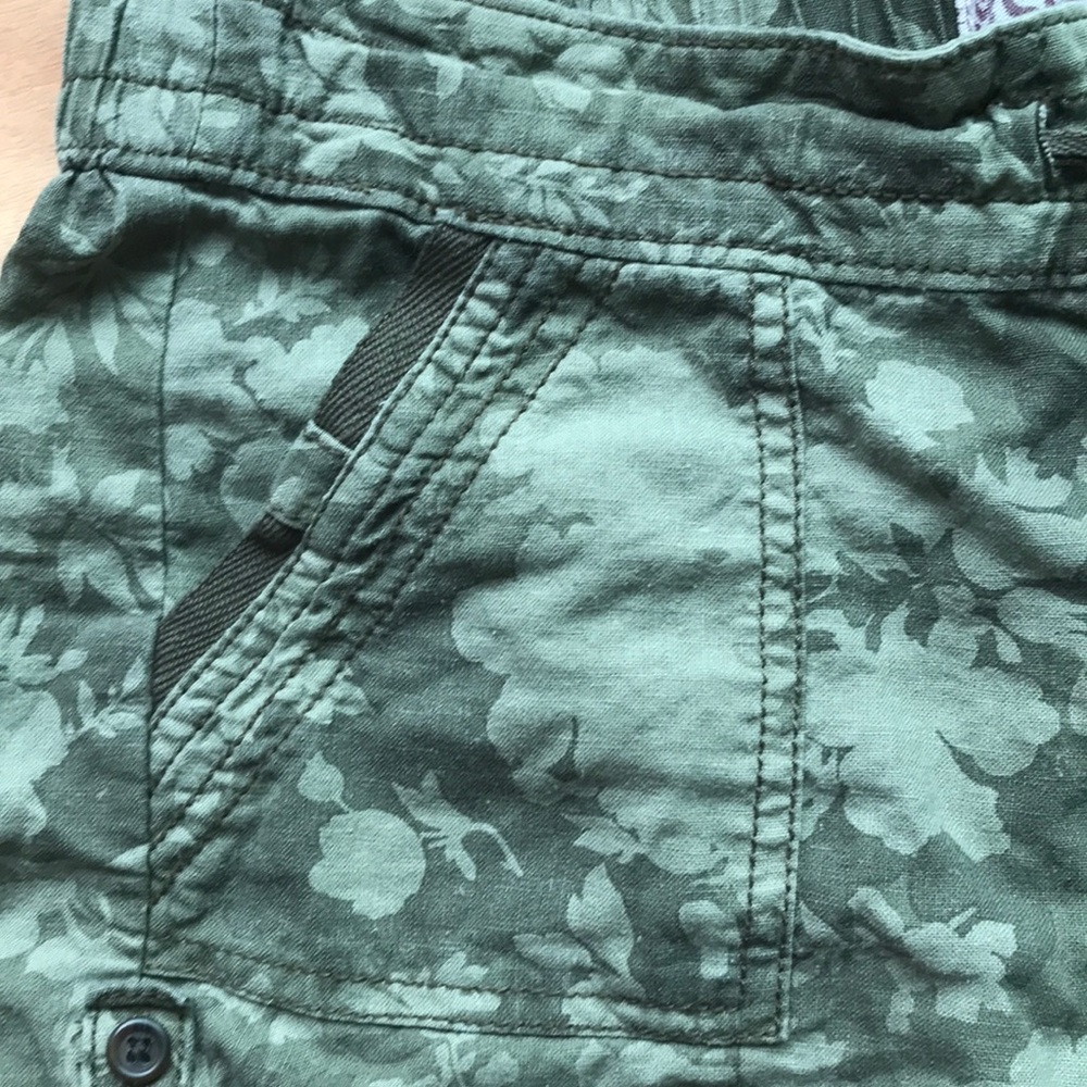 Shorts - Picture 3 of 3
